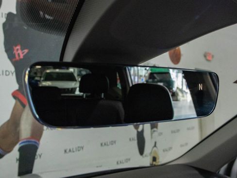 Used 2022 Volkswagen Tiguan SE image 12