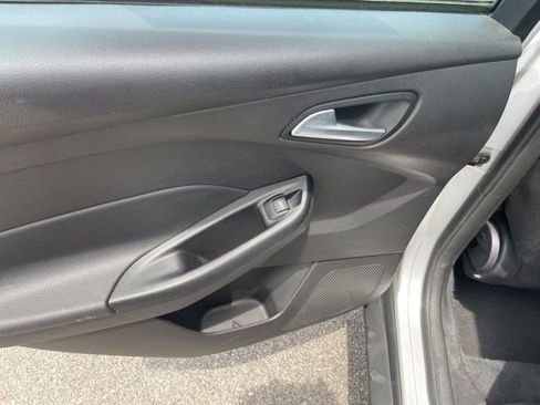 Used 2018 Ford Focus SE FWD image 49