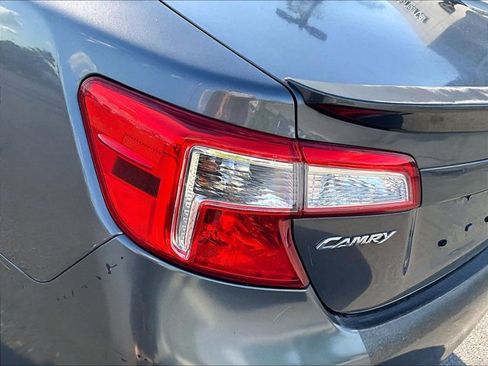Used 2014 Toyota Camry SE image 29