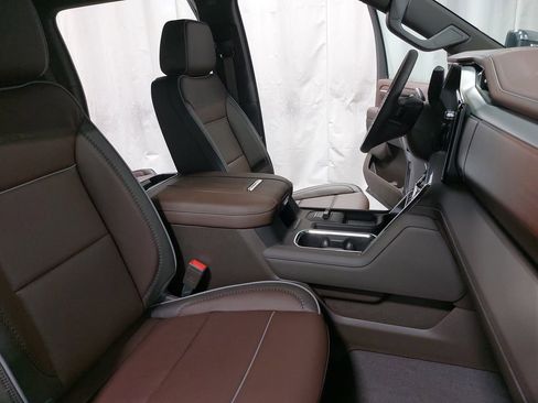 New 2026 GMC Sierra 3500 Denali w/ Denali Reserve Package image 10