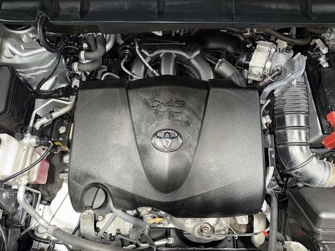 Used 2021 Toyota Highlander XLE AWD/4WD image 12