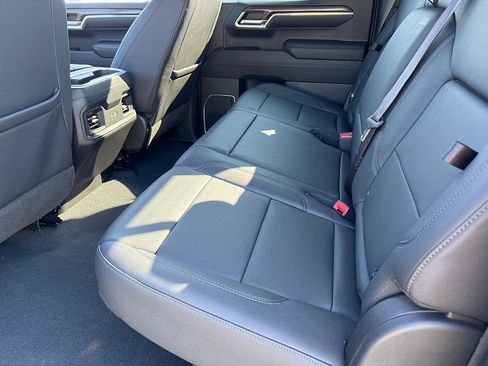 Used 2024 Chevrolet Silverado 1500 LT Trail Boss w/ Convenience Package II image 7