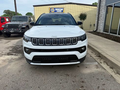 Used 2025 Jeep Compass Limited AWD/4WD image 3