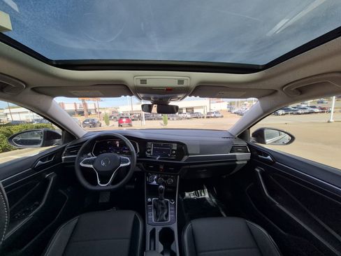 Used 2024 Volkswagen Jetta SE w/ Panoramic Sunroof Package image 30