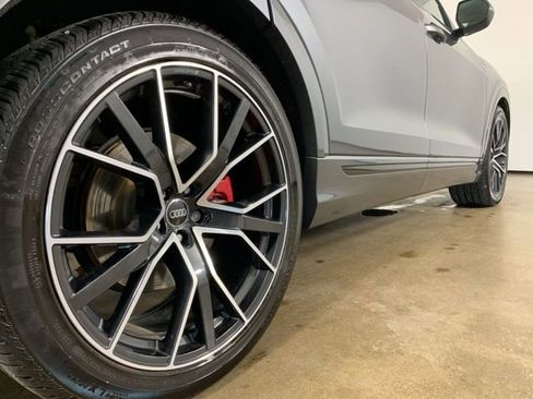 Used 2019 Audi Q8 Prestige image 9