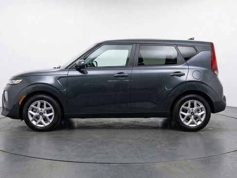 Used 2025 Kia Soul LX w/ LX Technology Package image 3