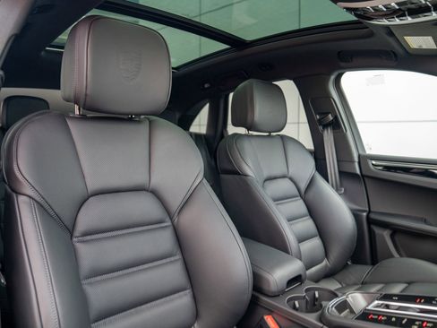 New 2026 Porsche Macan image 28