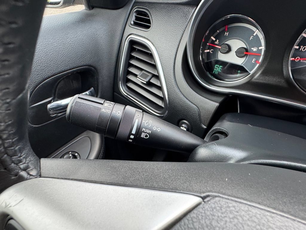 Used 2013 Chrysler 200 Touring FWD image 14