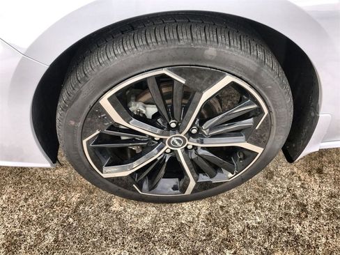 Used 2023 Nissan Altima 2.5 SR w/ SR Premium Package image 10