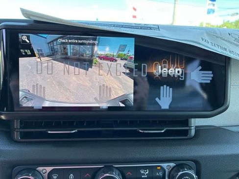 New 2025 Jeep Gladiator Willys image 18