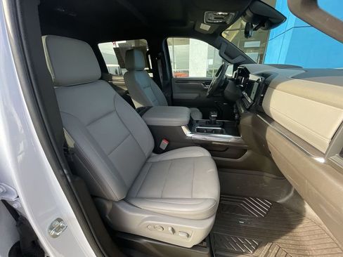 Certified 2023 Chevrolet Silverado 1500 LTZ w/ Technology Package AWD/4WD image 27