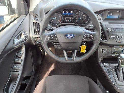 Used 2015 Ford Focus SE FWD image 5