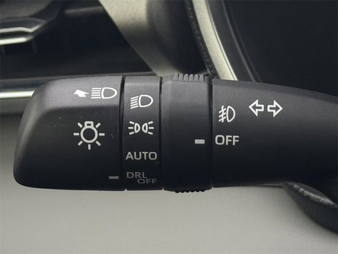 Used 2024 Toyota Highlander Limited image 22