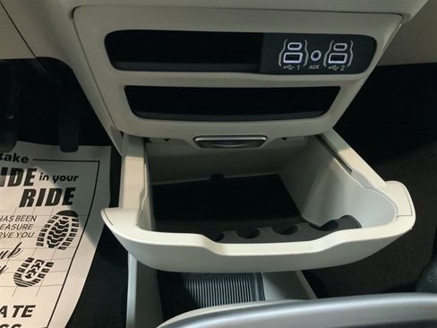 Used 2024 Chrysler Pacifica Touring-L FWD image 41