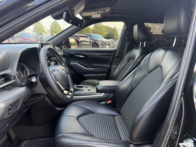 Used 2022 Toyota Highlander XSE FWD image 25