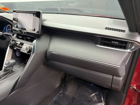 Used 2022 Toyota Venza XLE image 27