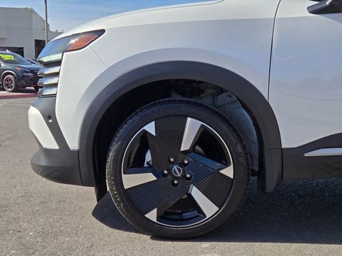 Certified 2025 Nissan Kicks SR FWD image 9