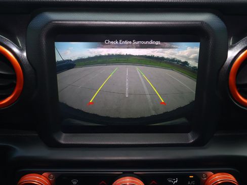 Used 2020 Jeep Wrangler Unlimited Sahara image 28