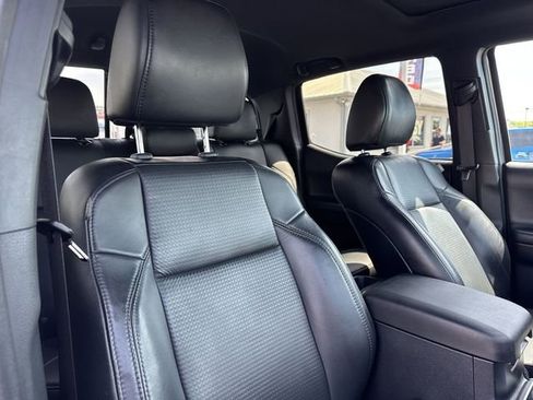 Used 2019 Toyota Tacoma Limited AWD/4WD image 25