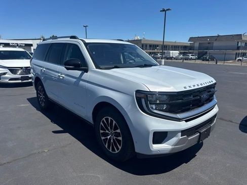 Used 2025 Ford Expedition Platinum AWD/4WD image 1