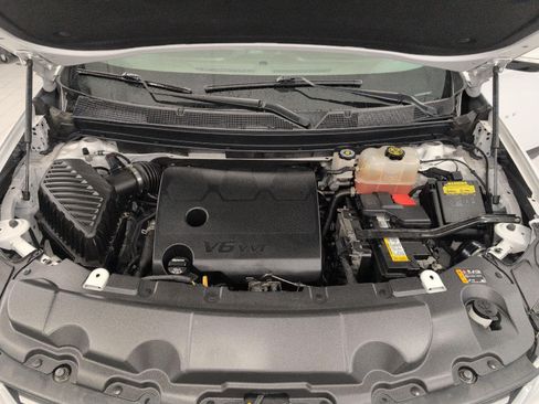 Used 2019 Chevrolet Traverse LT FWD image 9