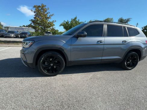 Used 2023 Volkswagen Atlas SE w/ Panoramic Sunroof Package FWD image 4