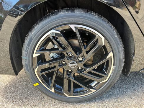 New 2026 Nissan Sentra SR w/ SR Premium Package FWD image 12