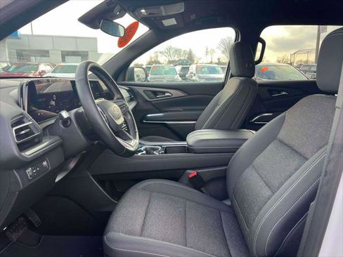 Used 2025 Chevrolet Traverse LT w/ Driver Confidence Package image 16