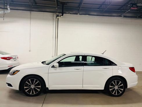 Used 2013 Chrysler 200 Touring w/ S Exterior Appearance Pkg FWD image 5