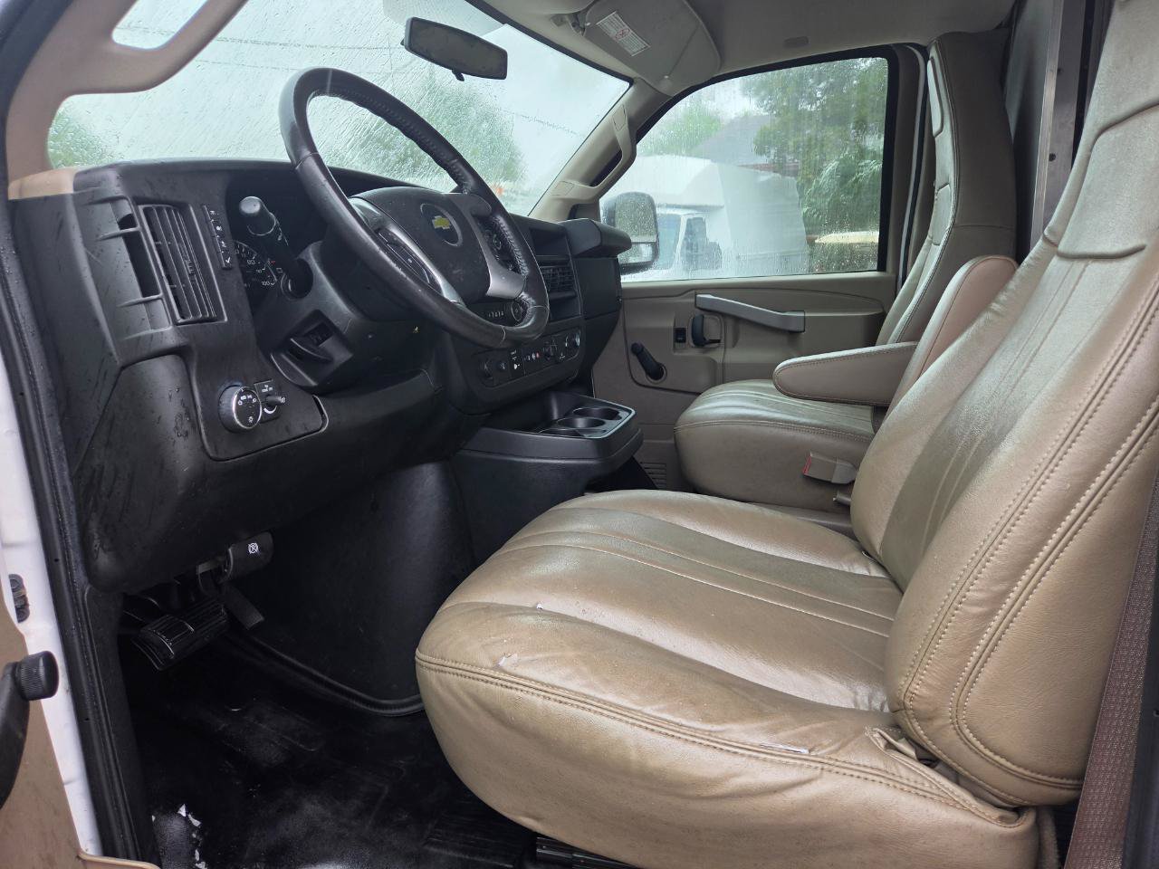 Used 2016 Chevrolet Express 3500 RWD image 5