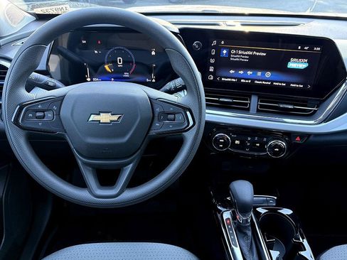 New 2026 Chevrolet Trax LT image 12