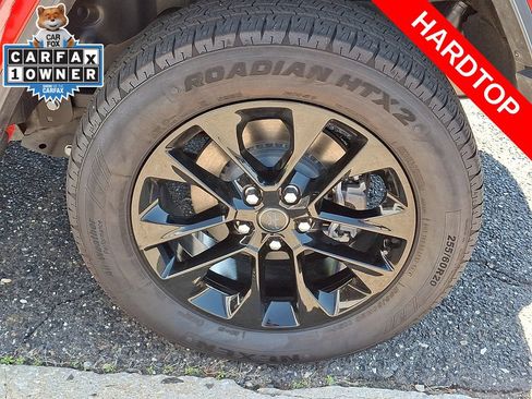 Used 2025 Jeep Wrangler Unlimited Sahara AWD/4WD image 6