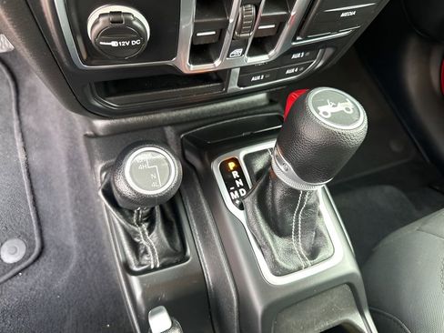 Used 2020 Jeep Wrangler Unlimited Sahara image 33