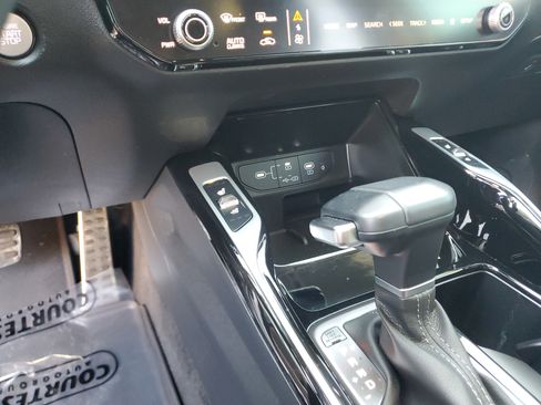 Certified 2025 Kia Sorento SX AWD/4WD image 20