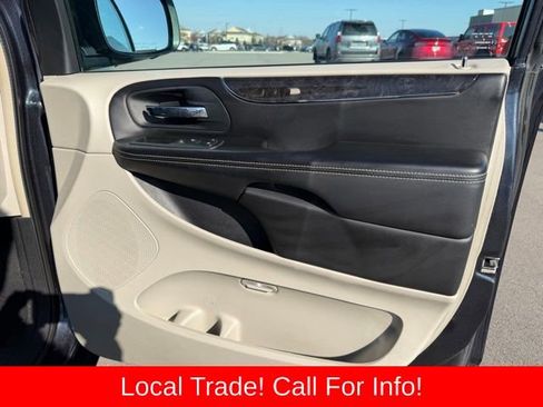 Used 2013 Chrysler Town & Country Touring image 21
