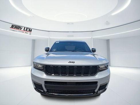New 2025 Jeep Grand Cherokee L Limited w/ Black Appearance Package AWD/4WD image 7