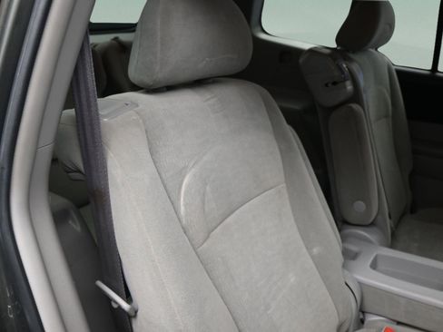 Used 2013 Toyota Highlander Plus FWD image 43
