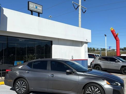 Used 2023 Nissan Altima 2.5 SV w/ SV Premium Package image 6