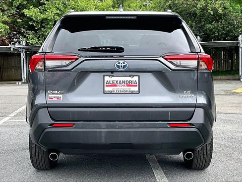 Used 2021 Toyota RAV4 LE AWD/4WD image 4