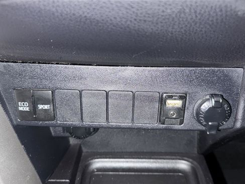 Used 2018 Toyota RAV4 XLE FWD image 20