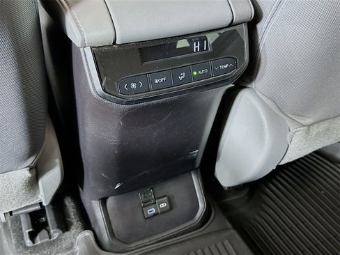Certified 2023 Toyota Highlander L image 23