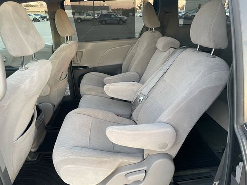 Used 2017 Toyota Sienna LE image 15