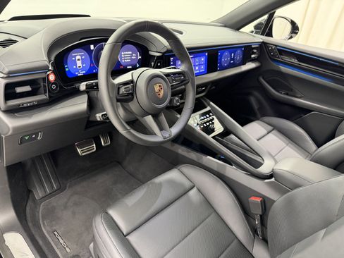 Certified 2025 Porsche Macan 4S Electric AWD/4WD image 25