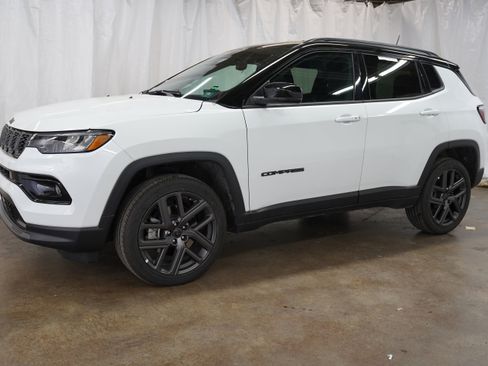 Used 2026 Jeep Compass Limited AWD/4WD image 10