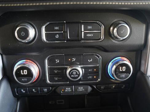 Used 2021 GMC Yukon SLT w/ SLT Luxury Plus Package AWD/4WD image 19