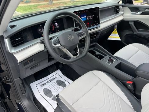 New 2026 Volkswagen Tiguan SE FWD image 14