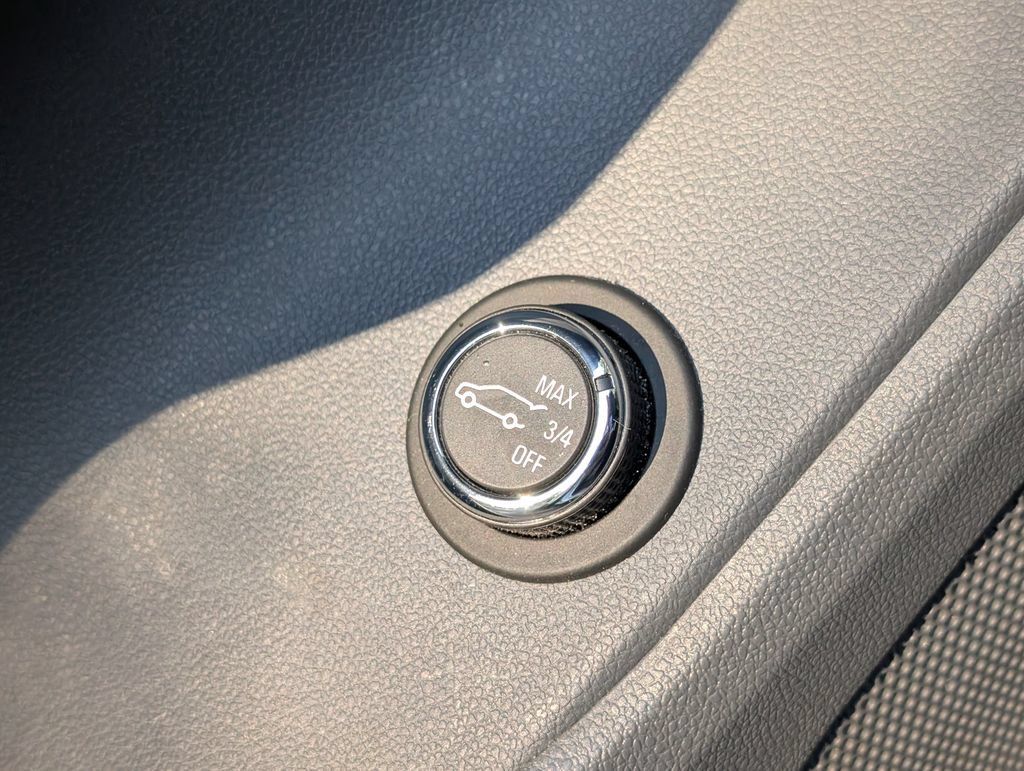 Used 2019 Chevrolet Blazer LT w/ Sound & Technology Package FWD image 36