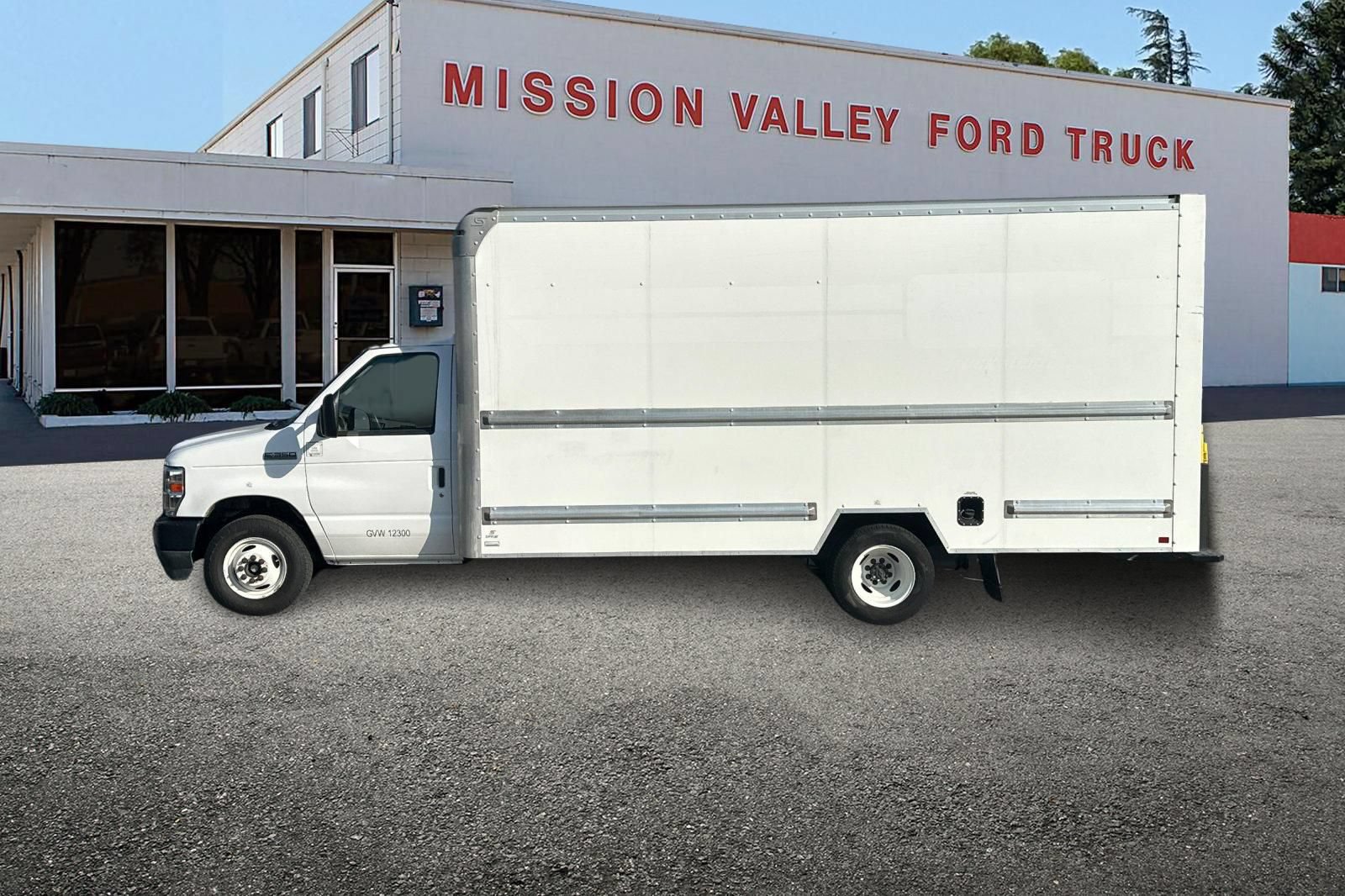 Used 2022 Ford E-350 and Econoline 350 Super Duty RWD image 7