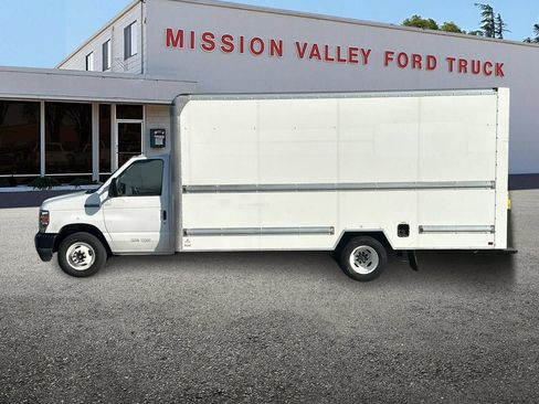 Used 2022 Ford E-350 and Econoline 350 Super Duty RWD image 7