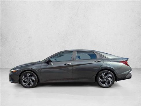 Used 2025 Hyundai Elantra Sport FWD image 8
